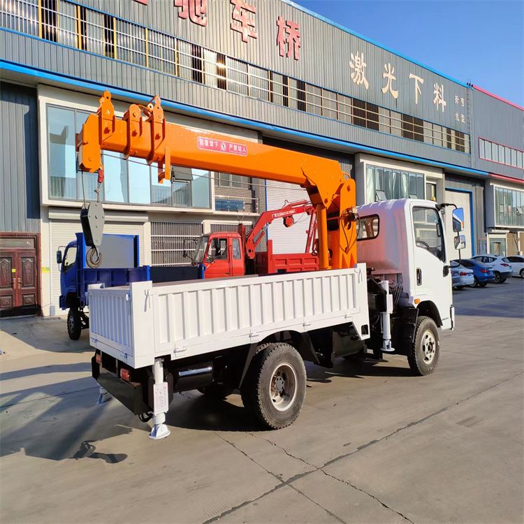 新乐市三轮随车吊定制 农用改装机自备吊中瑞长期出售